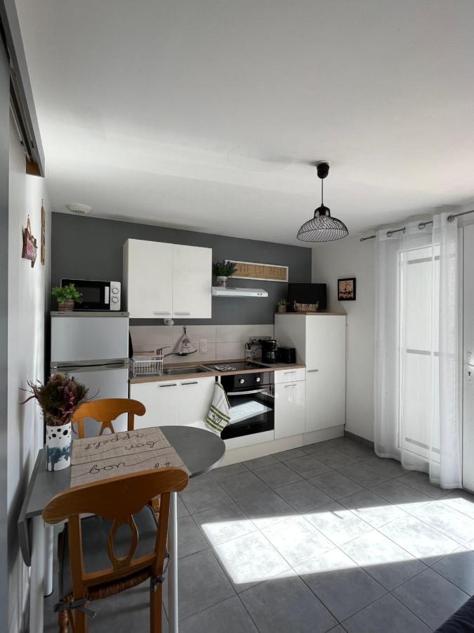 Appt Calme Ensoleille Fonctionnel Apartment แซ็งต์-มารี-เดอ-ลา-แมร์ ภายนอก รูปภาพ