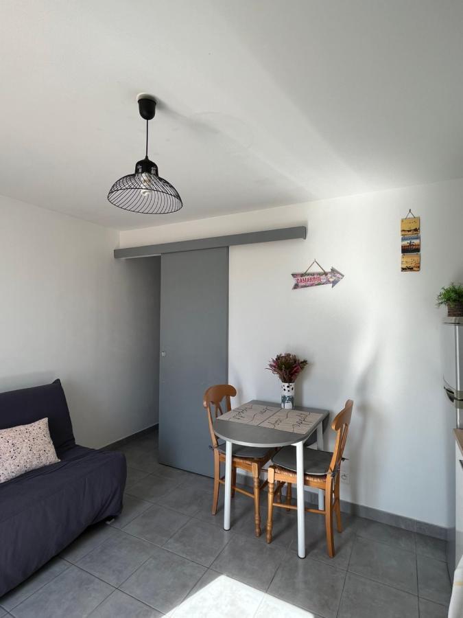 Appt Calme Ensoleille Fonctionnel Apartment แซ็งต์-มารี-เดอ-ลา-แมร์ ภายนอก รูปภาพ